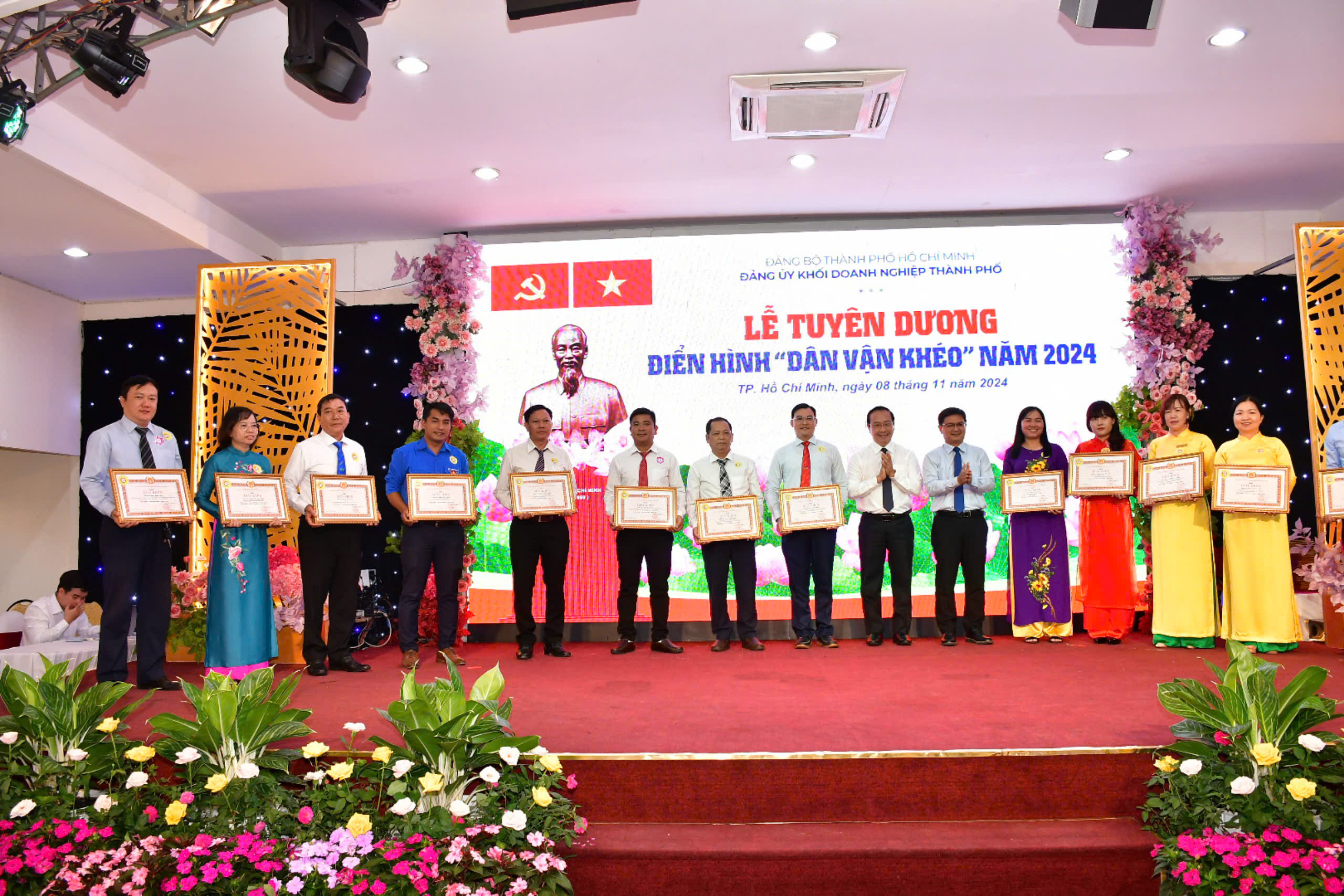 MÃI MÃI TỰ HÀO VÀ TIN TƯỞNG